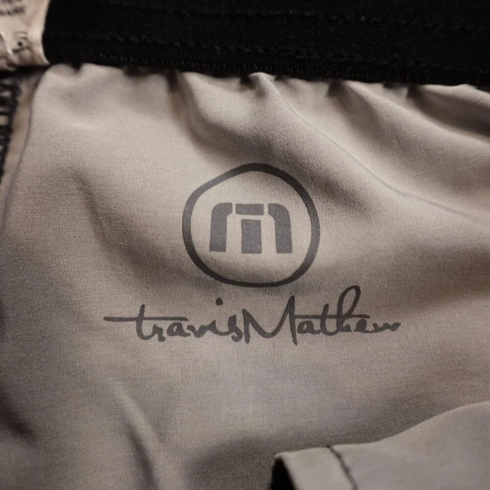 Travis Mathew Performance Shorts Men’s Medium Heather Charcoal 8” Inseam Stretch